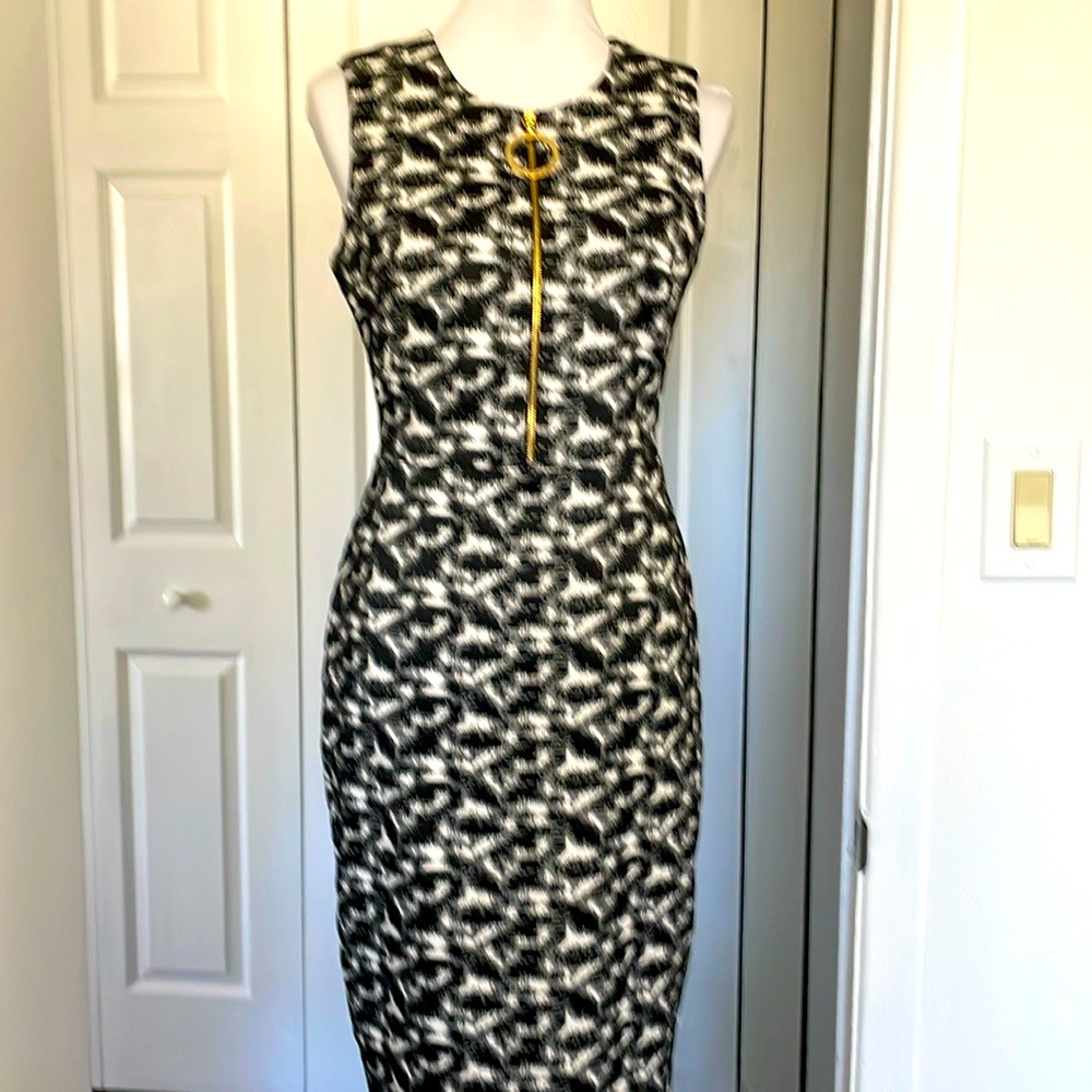 CALVIN KLEIN FITTED DRESS SIZE 10 ALL OVER STRETCH FRONT AND BACK ZIPS BLK/WHTE